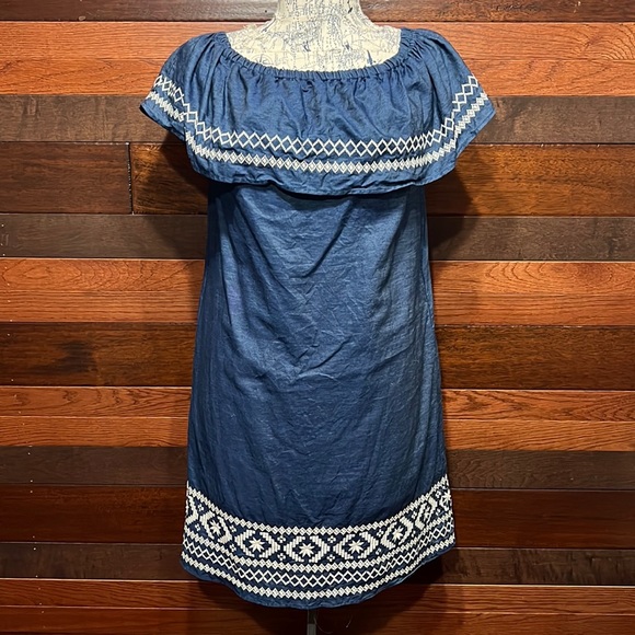 Westport Dresses & Skirts - Westport Stretchy Cottony Scoop Neck Cap Sleeve Embroided Floral Midi Dress